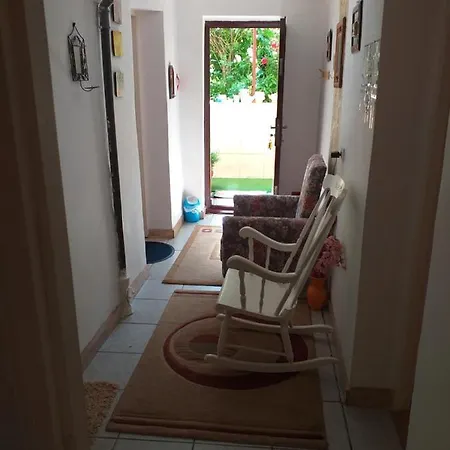 Cleopatra Apartment *