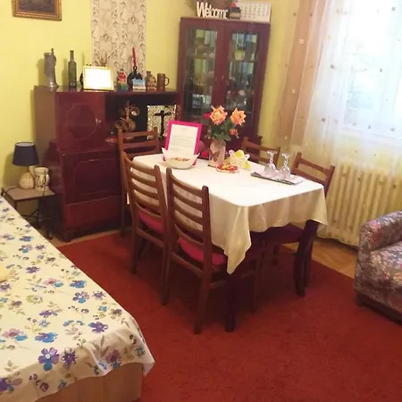 Cleopatra Apartment *